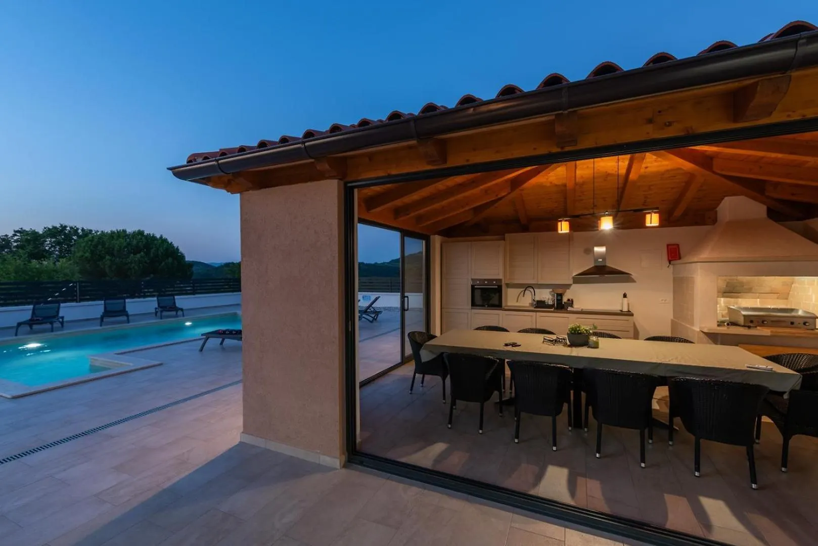 Villa Emi Karojba